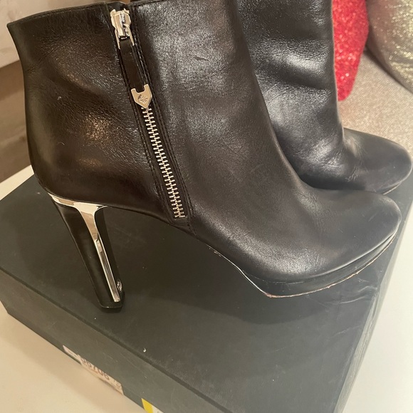 Antonio Melani  black leather booties size 9 - Picture 1 of 8